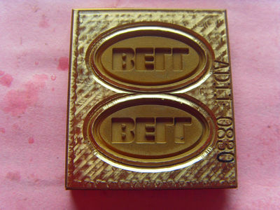 低價(jià)供應(yīng)高品質(zhì)滴膠銅質(zhì)模具，助力箱包配件生產(chǎn)